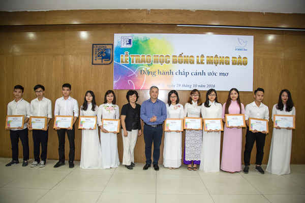 Lễ trao học bổng Lê Mộng Đào