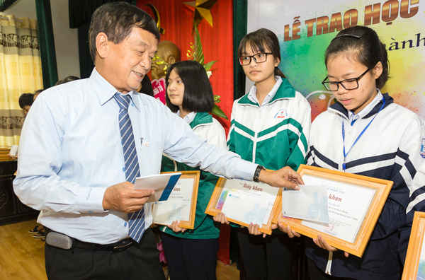 Lễ trao học bổng Lê Mộng Đào