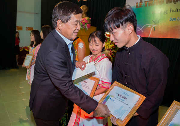 Lễ trao học bổng Lê Mộng Đào