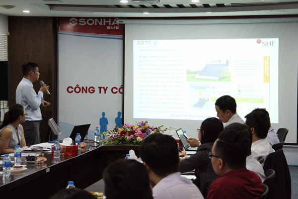 Đại diện tổ chức tư vấn, chứng khoán Artex trình bày về tình hình tài chính của SHE