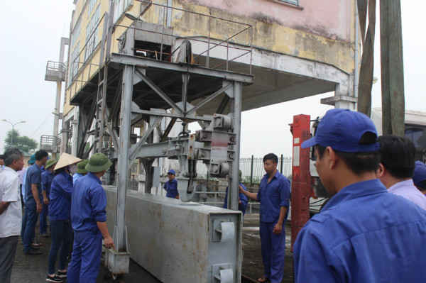 kiểm soát lũ sông hồng