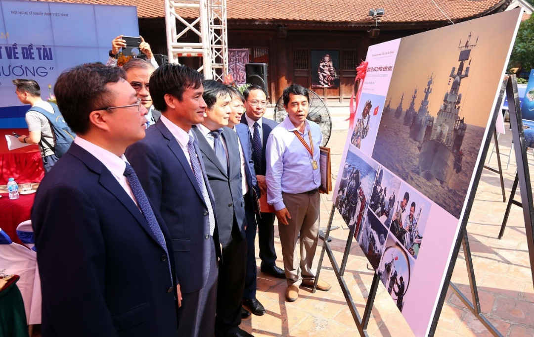 vna potal le trao giai va trien lam cuoc thi anh nghe thuat ve de taibien dao que huong 3582382