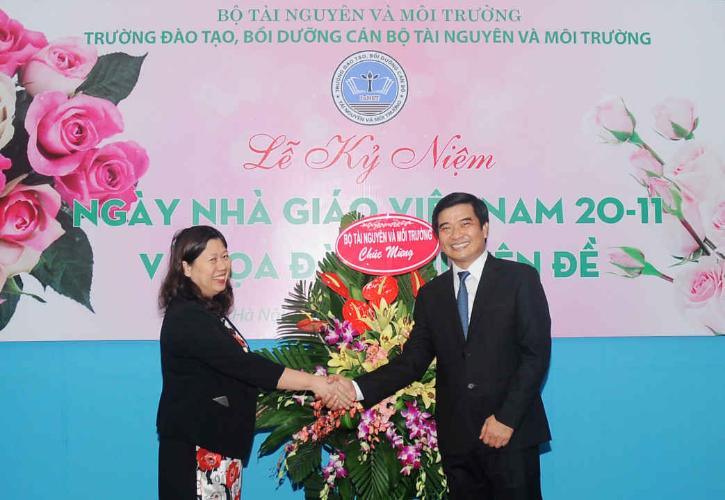 Thứ trưởng bộ Tài nguyên và Môi trường Nguyễn Thị Phương Hoa