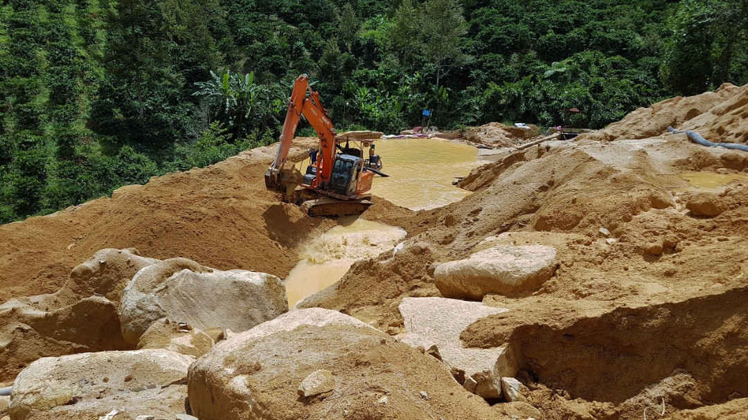 Ảnh 2 Đại công trường khai thác cát của Công ty Trung Sơn làm ôn nhiễm dòng suối