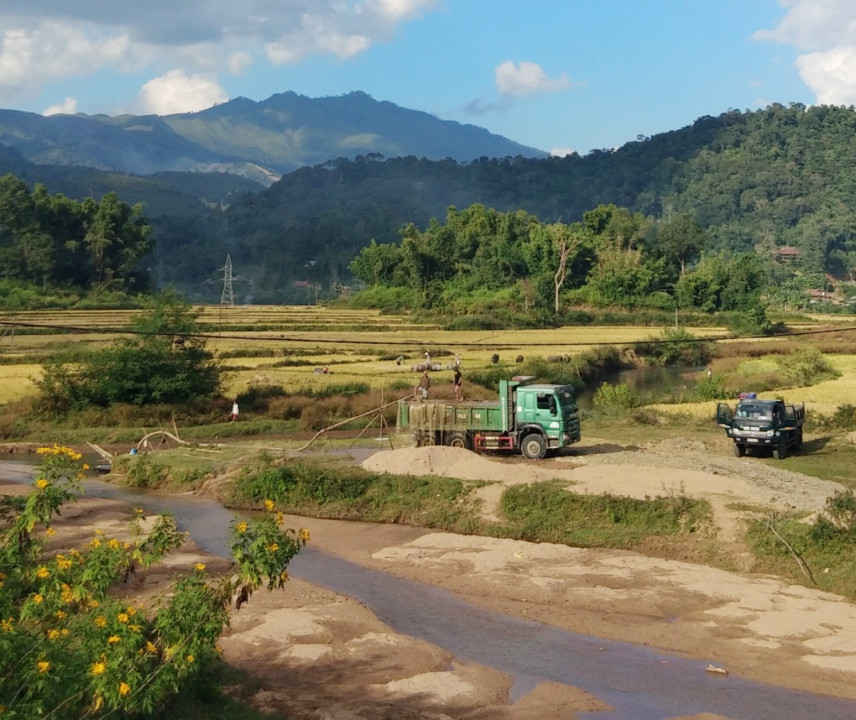 Tình khai thác cát trái phép xảy ra từ lâu nhưng phía địa phương này vẫn để tình trạng tái diễn. Trong ảnh: Điểm khai thác vào ngày 9/11/2018