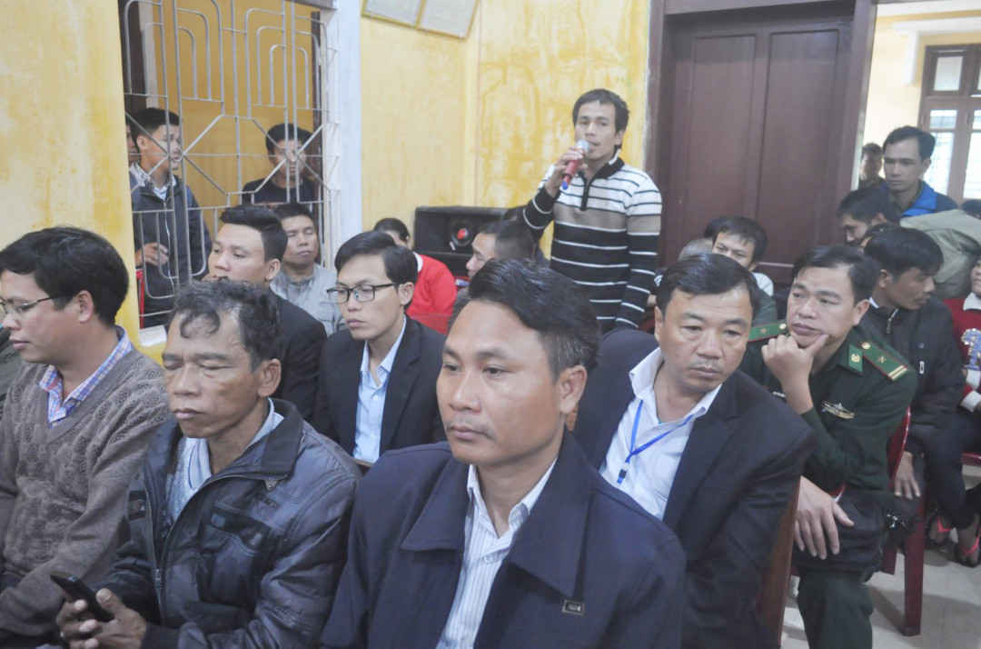 Người dân tại Làng nêu những khó khăn khi được làm việc với UBND tỉnh Thừa Thiên Huế