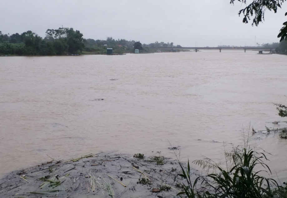 Mực nước trên sông Bồ đang lên cao