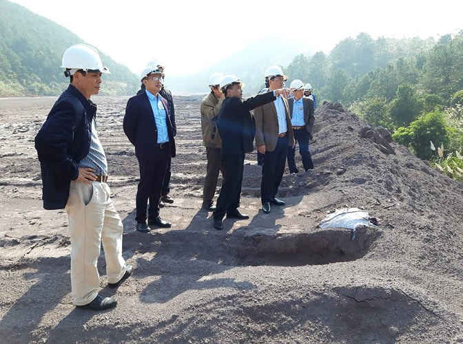 Ảnh 1 Đoàn kiểm tra thực tế