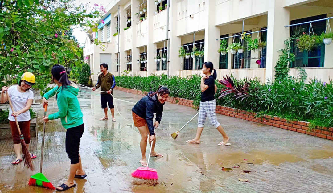 Trong những ngày qua, mưa lớn đã gây ra nhiều thiệt hại cho Thừa Thiên Huế như sạt lở, ngập úng, giao thông chia cắt và thiệt mạng do lũ cuốn…