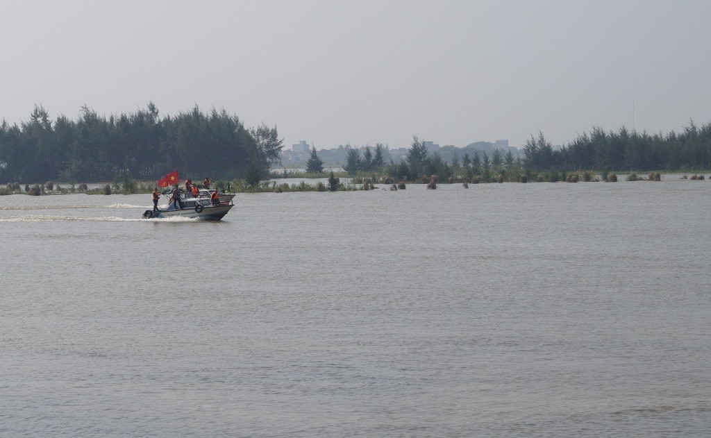 Lực lượng chức năng đang tổ chức tìm kiếm nạn nhân