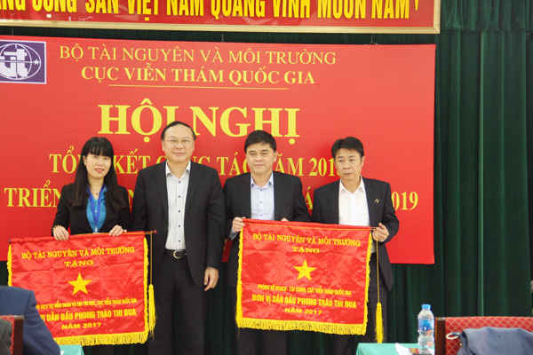 Quyết định tặng cờ thi đua của Bộ Tài nguyên và Môi trường năm 2017 cho 2 đơn vị thuộc Cục Viễn thám: Phòng kế hoạch tài chính trung tâm dịch vụ viễn thám địa tin học