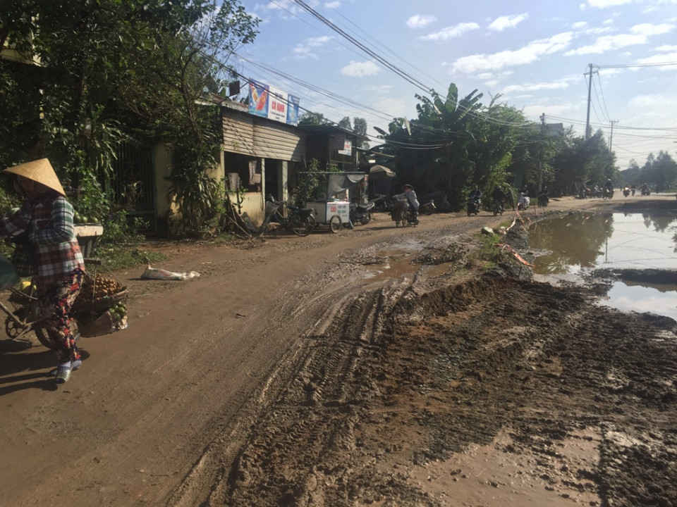 Được biết, chủ đầu tư thi công đường Trần Thủ Độ là Ban quản dự án Đầu tư xây dựng TP. Quảng Ngãi, sau đó chuyển giao cho Trung tâm Phát triển quỹ đất TP. Quảng Ngãi. Năm 2014, dự án được khởi công với vốn đầu tư khoảng 16 tỷ đồng