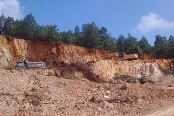 Khai thác không tuân thủ cắt tầng đảm bảo an toàn phương án