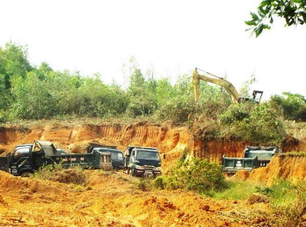 Nhiều địa phương tự ý cho phép doanh nghiệp tận thu đất khi chưa được cơ quan có thẩm quyền chấp thuận dưới vỏ bọc NTM