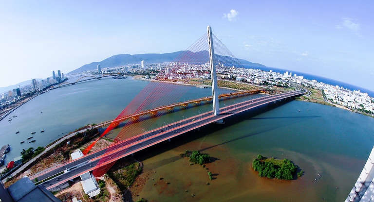 Việc UBND TP. Đà Nẵng cho phép dự án này đã từng bị phán ứng sẽ càng gia tăng áp lực giao thông với hai nút phía Tây cầu Rồng và cầu Trần Thị Lý