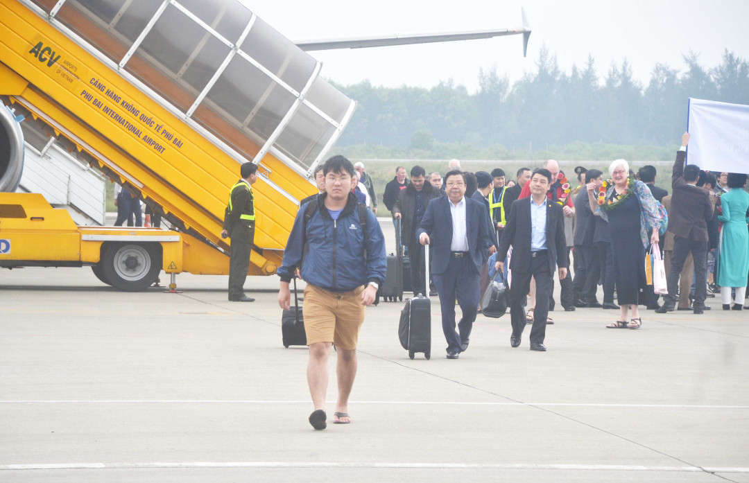 Hành khách đến với sân bay Phú Bài ngày càng tăng