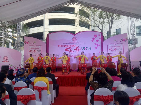 Khởi đầu chương trình khai mạc là màn trống hội đặc sắc