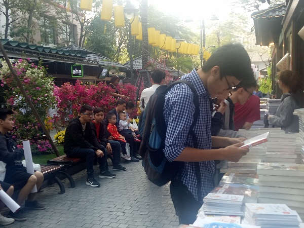 Phố Sách năm nay có sự tham gia 16 gian hàng sách