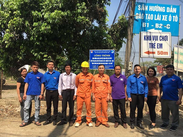 khởi công công trình “ánh sáng bản làng” tại bản Nhạp