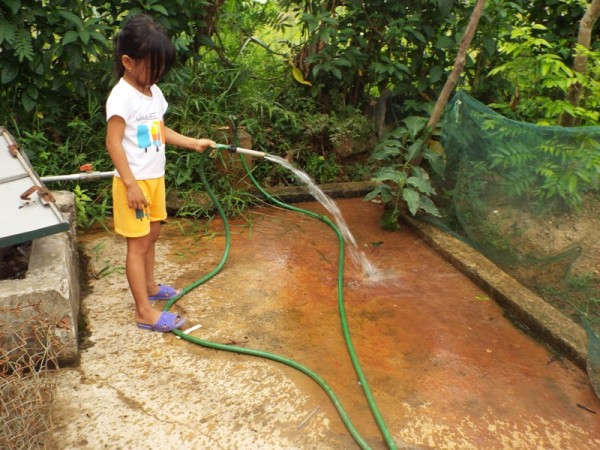 Tuyên truyền sâu rộng đến nhận thức của người dân về việc chi tiêu, sử dụng nước sạch hợp lý là giải pháp cho vấn đề nước sạch