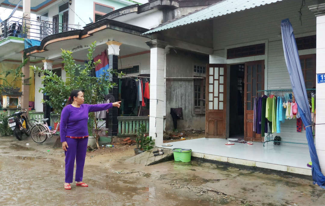 Bà Đỗ Thị Bé (ảnh) muốn sớm có sổ đỏ để vay tiền mua thuyền lớn