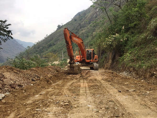 Nhà máy Thủy điện Tả Thàng do Công ty cổ phần Điện Vietracimex Lào Cai là chủ đầu tư, có công suất 60MW, thuộc xã Gia Phú, huyện Bảo Thắng, tỉnh Lào Cai.