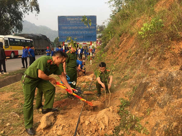 Việc phát động Lễ trồng cây nhằm tạo cảnh quan môi trường xanh, sạch đẹp