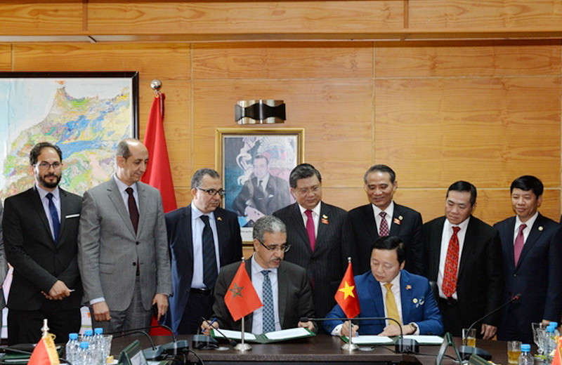 Ky ket bien ban ghi nho giua Bo TNMT Bo Nang luong Maroc