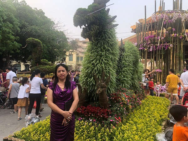 thu hút đông đảo người dân, du khách đến tham quan, chụp ảnh lưu niệm