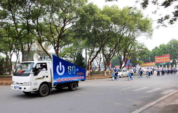 Tỉnh Lào Cai diễu hành bằng xe đạp để tuyên truyền hưởng ứng Giờ trái đất 2019