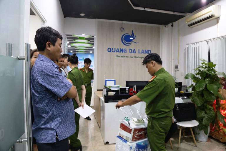 Cơ quan Công an khám xét Công ty Quảng Đà - nơi bà Thuận làm việc