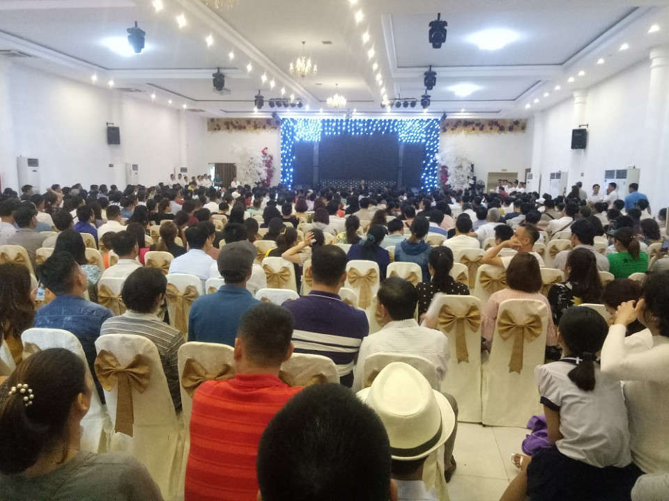 Để trấn an khách hàng, nhà phân phối Hoàng Nhất Nam đã chủ động gặp mặt đại diện khách hàng để thông tin thêm về vụ việc
