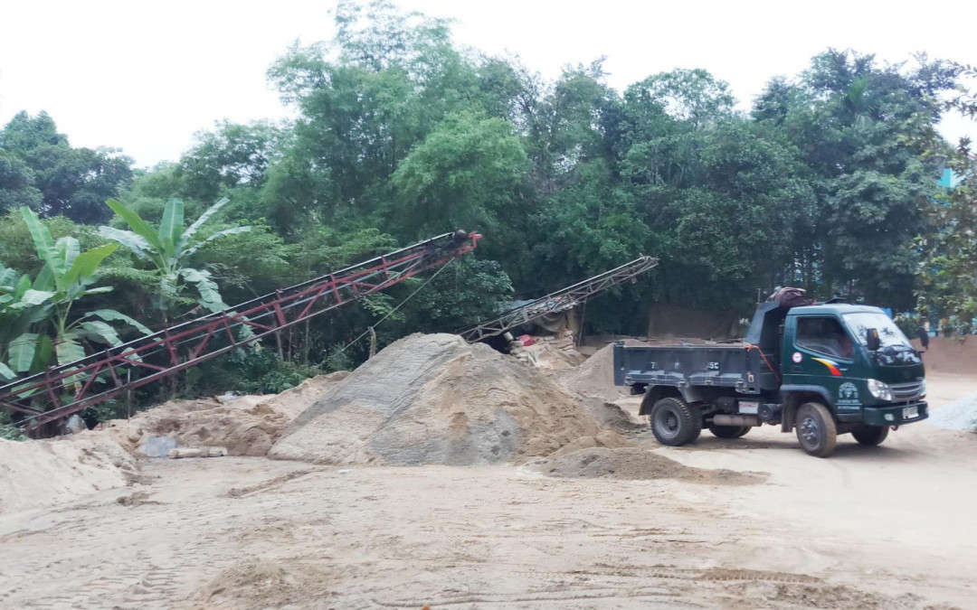 Thị trường cát tại Thừa Thiên Huế thời gian qua “nóng” vì không đủ nguồn cung, giá cát lại tăng chưa từng thấy...