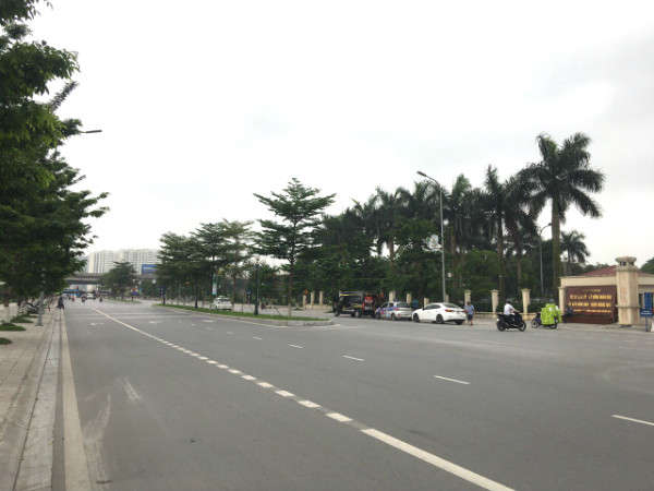 'Trong quá trình chính quyền thực hiện dự án, gia đình tôi có đến vị trí đất của mình để trông nom và trồng trọt trên diện tích đất còn lại thì phát hiện trên thực địa, dự án Công viên Yên Sở (Khu B) đã lấy hết toàn bộ 287,3 m2 xứ đồng Nổi của gia đình tôi” – ông Tài bức xúc