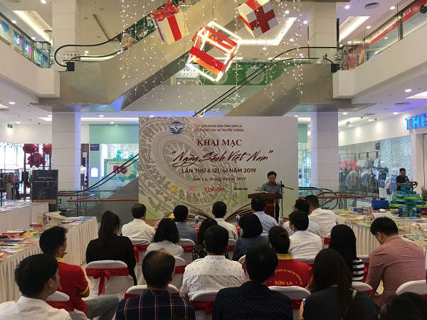 Quang cảnh Lễ khai mạc