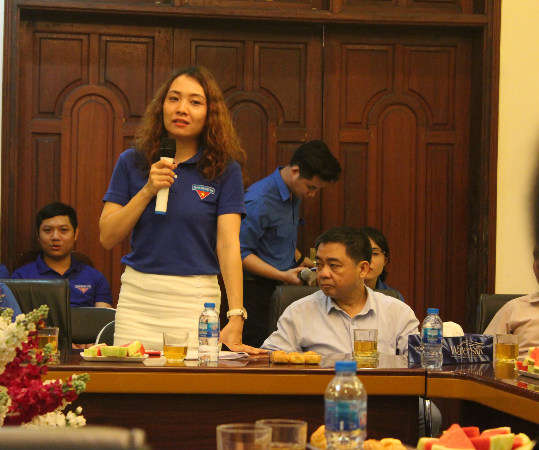 Chị Đặng Đức Hạnh – Bí thư Đoàn Thanh niên NXB Tài nguyên - Môi trường và Bản đồ Việt Nam báo cáo