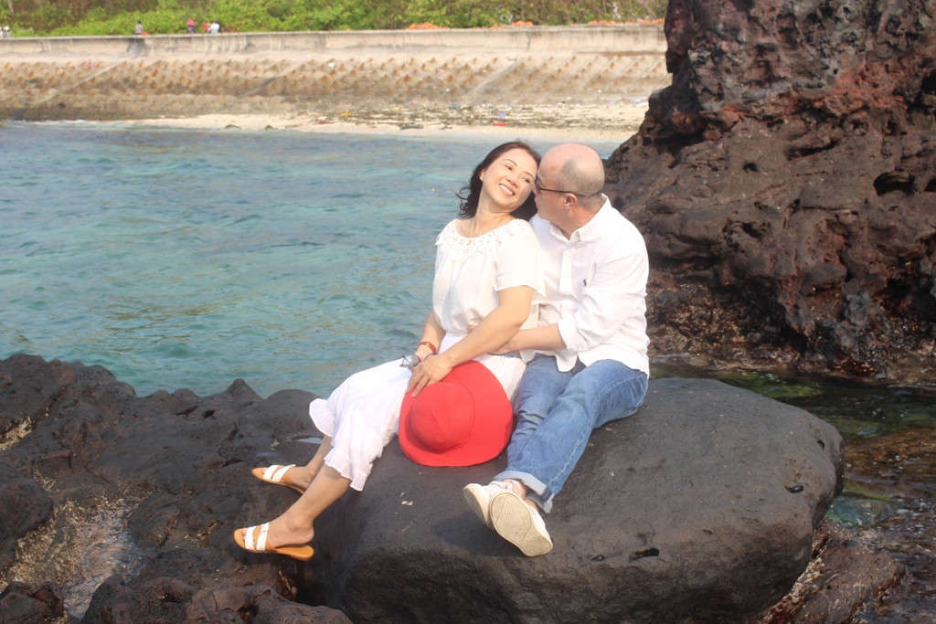 Đến với đảo An Bình, du khách không chỉ được tận hưởng cảm giác bình yên như tên gọi của đảo mang lại. Dường như tâm hồn cũng trở nên trong trẻo hơn, chẳng vấn vương những buồn phiền và căng thẳng, chán chường cũng tan biến đi tự lúc nào chẳng biết