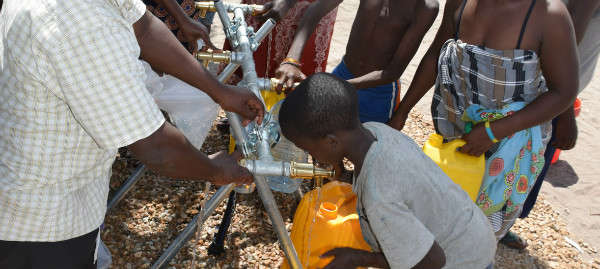 Các gia đình ở trại Samora Michel ở Beira, Mozambique