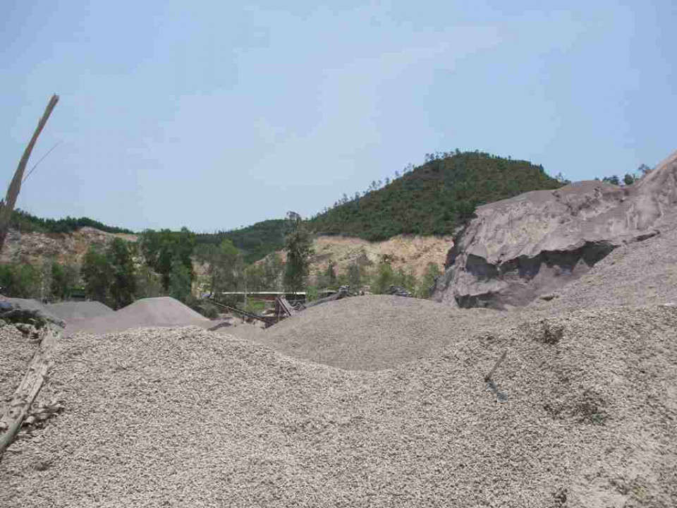 Công ty CP Phú Tài vừa khai thác vừa chế biến đá tại chỗ