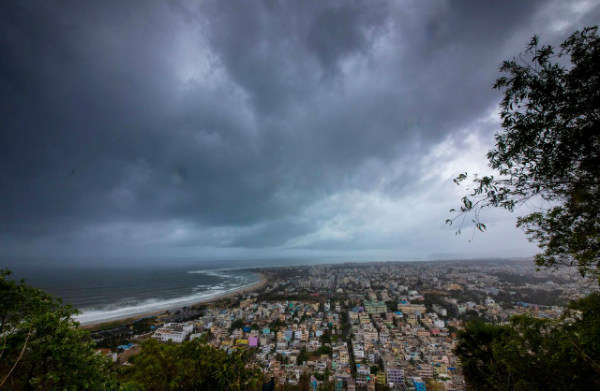 Những đám mây xuất hiện trước cơn bão Fani ở Visakhapatnam, Ấn Độ vào ngày 1/5/2019. Ảnh: Reuters / Stringer