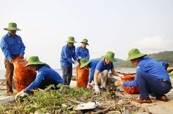Đồng loạt ra quân dọn dẹp vệ sinh, thu gom rác thải, làm sạch bãi biển, tạo hiệu ứng tích cực trong hoạt động bảo vệ môi trường ở Hà Tĩnh