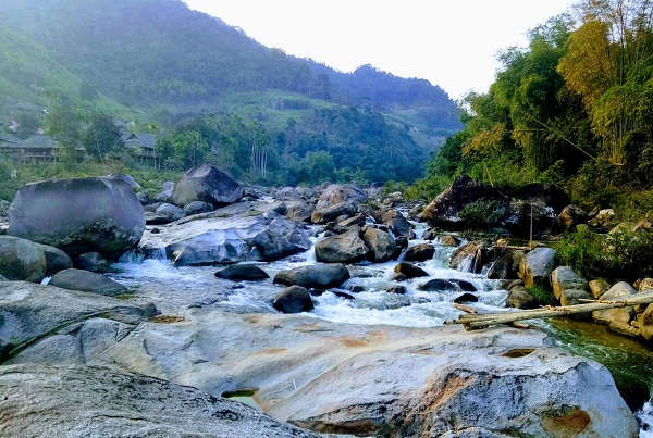 Nét đẹp bãi đá bản Cóng, xã Hạnh Dịch