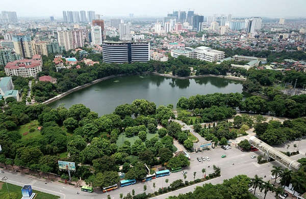 Công viên Nghĩa Đô với những khoảng không gian xanh. Ảnh: Công Hùng