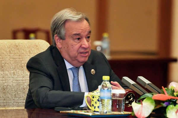 Tổng thư ký Liên Hợp Quốc, ông Antonio Guterres trao đổi với Thủ tướng Trung Quốc Lý Khắc Cường (không có trong ảnh) trong cuộc họp tại Nhà khách chính phủ Diaoyutai ở Bắc Kinh, Trung Quốc vào ngày 26/4/2019. Ảnh: Parker Song