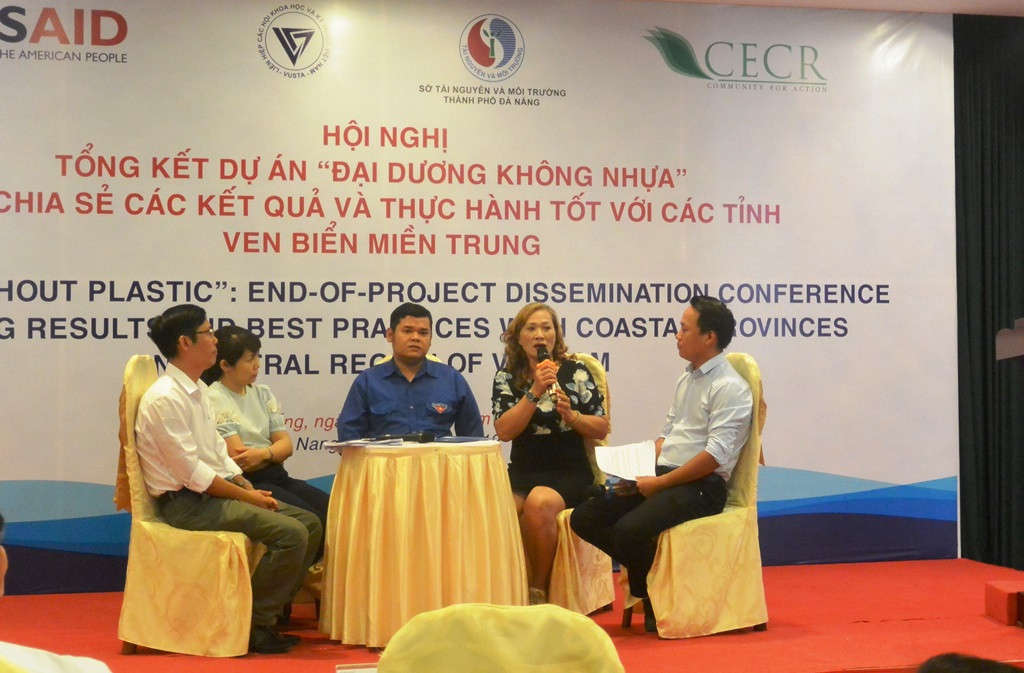 Đây là dịp để lãnh đạo ngành tài nguyên, môi trường các tỉnh, thành ven biển miền Trung chia sẻ kinh nghiệm phân loại, quản lý rác theo chuỗi