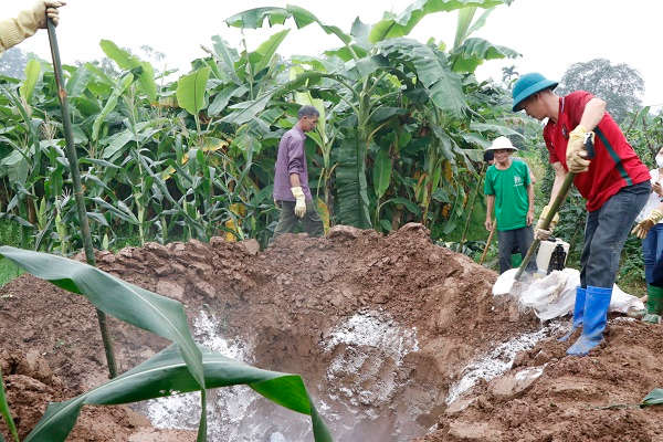 Yên Bái đã cấp hơn 2.000 lít thuốc sát trùng cùng các vật tư để thực hiện công tác phun tiêu độc khử trùng