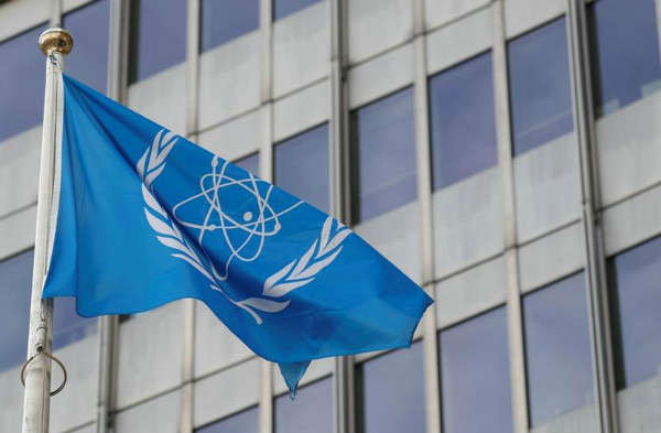 Lá cờ của Cơ quan Năng lượng Nguyên tử Quốc tế (IAEA) tung bay trước trụ sở cơ quan ở Viên, Áo vào ngày 4/3/2019. Ảnh: Reuters / Leonhard Foeger