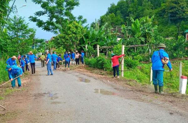 “Ngày thứ bảy tình nguyện” của thanh niên huyện Huyện Vũ Quang
