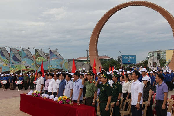 Các đại biểu tham dự buổi lễ