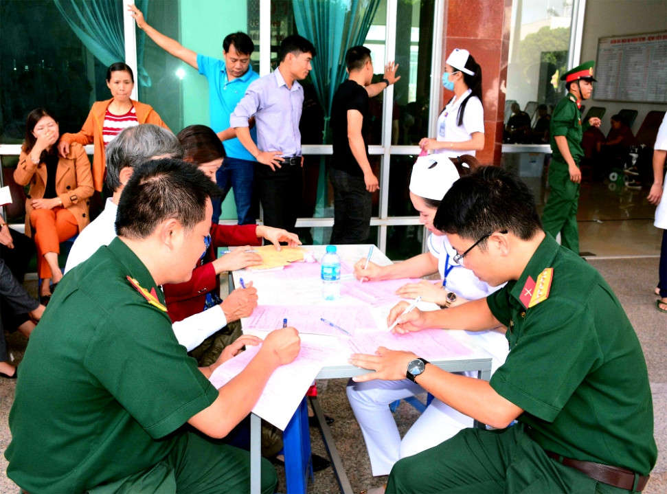 Một số hình ảnh về hoạt động tình nguyện hiến máu ở Binh đoàn 15 (3)